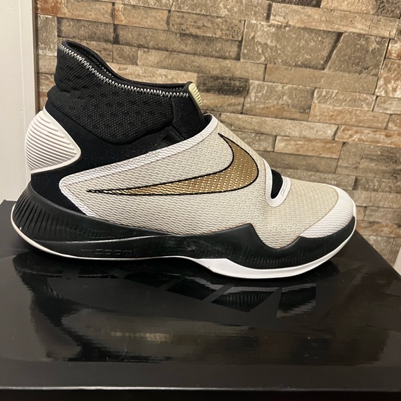 Nike - Picture 1 of 11